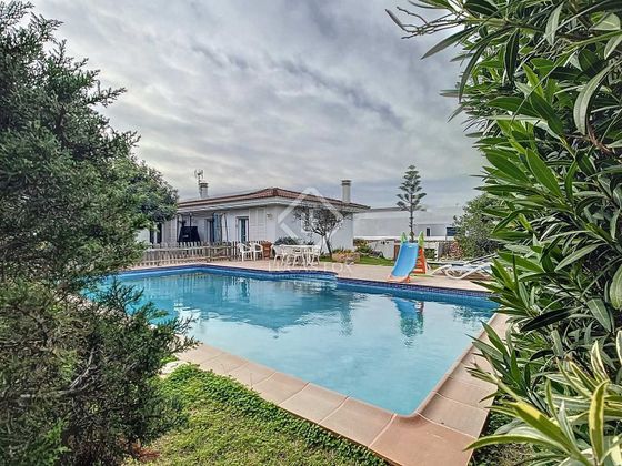 Foto 2 de Casa en venda a Cala Blanca de 4 habitacions amb terrassa i piscina