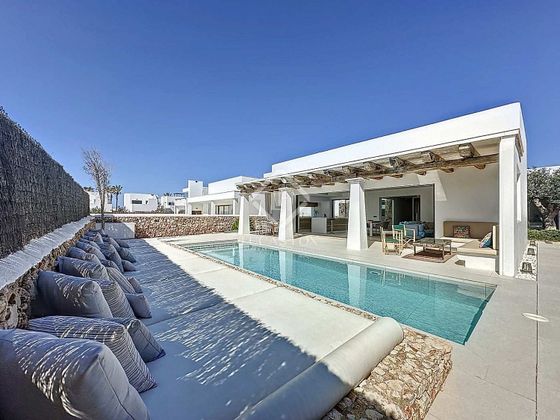 Foto 1 de Casa en venda a Mercadal (Es) de 3 habitacions amb terrassa i piscina