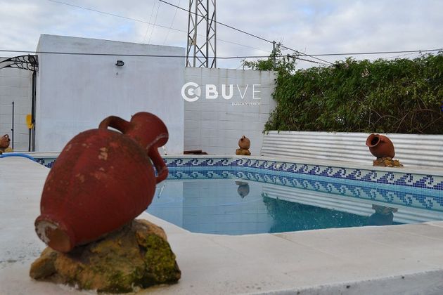 Foto 2 de Casa en venda a Sanlúcar la Mayor de 3 habitacions amb piscina i balcó