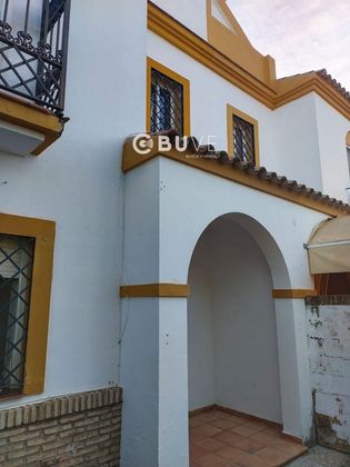 Foto 2 de Casa en venda a Sanlúcar la Mayor de 4 habitacions amb piscina i aire acondicionat