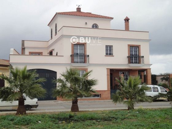 Foto 1 de Casa en venda a Villanueva del Ariscal de 6 habitacions amb terrassa i garatge