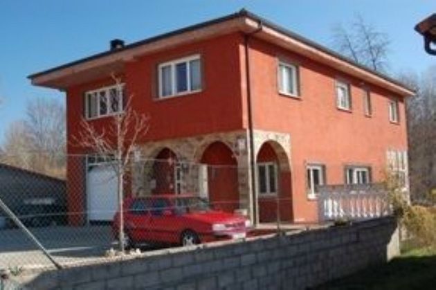 Foto 2 de Casa en venta en Vecilla (La) de 4 habitaciones con terraza y piscina
