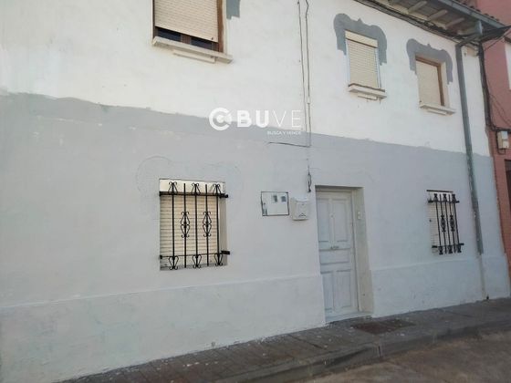 Foto 1 de Casa en venda a Valencia de Don Juan de 6 habitacions amb garatge i calefacció