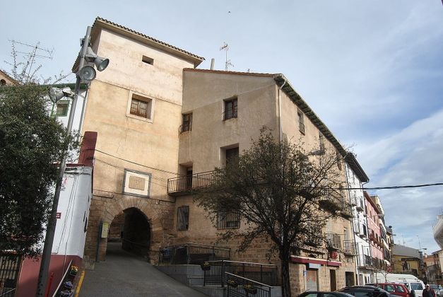 Foto 1 de Dúplex en venda a plaza La Tela de 4 habitacions amb terrassa i balcó