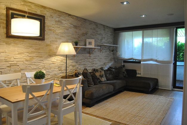 Foto 1 de Alquiler de piso en Lardero de 2 habitaciones con terraza y piscina