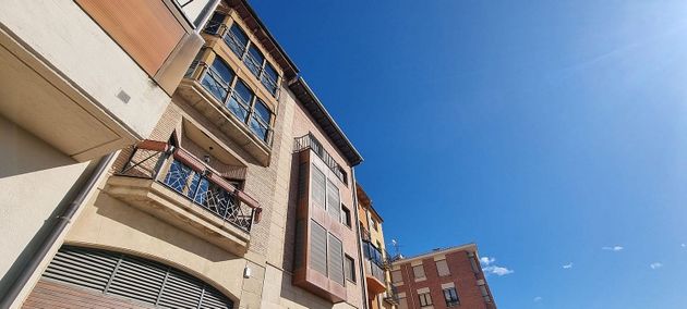 Foto 2 de Casa en venda a Viana de 4 habitacions amb terrassa i garatge