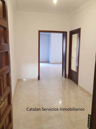 Foto 2 de Piso en venta en La Llotja - Sant Jaume de 4 habitaciones con terraza y ascensor