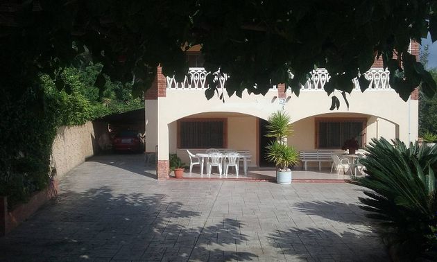 Foto 2 de Xalet en venda a Mas Trader-Corral D’En Tort-Corral D’En Cona de 5 habitacions amb terrassa i piscina