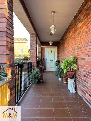 Foto 2 de Casa adosada en venta en Serraparera de 4 habitaciones con terraza y piscina