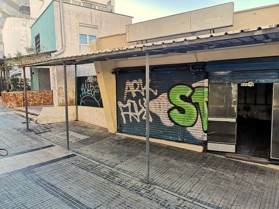 Foto 2 de Local en venda a avenida Joan Miró amb terrassa