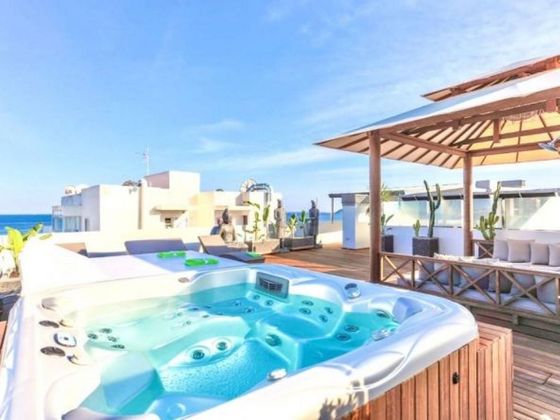 Foto 1 de Venta de ático en Ses Figueretes - Platja d'en Bossa - Cas Serres de 4 habitaciones con terraza y piscina