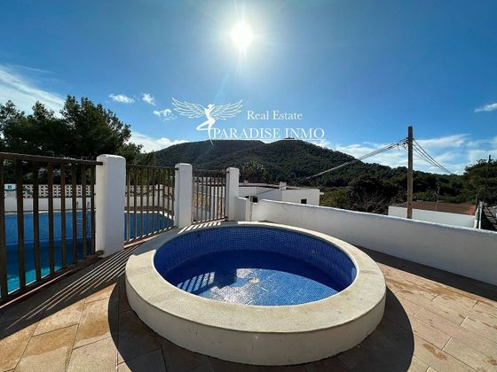 Foto 1 de Venta de casa en Santa Eulalia del Río de 2 habitaciones con terraza y piscina