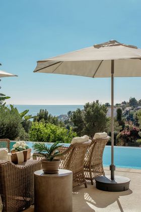 Foto 2 de Chalet en venta en Génova de 5 habitaciones con terraza y piscina