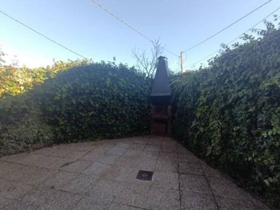 Foto 2 de Casa en venda a calle Buitrago de 3 habitacions amb terrassa i jardí
