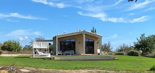 Foto 1 de Venta de casa rural en Santa Margalida de 2 habitaciones con terraza y piscina