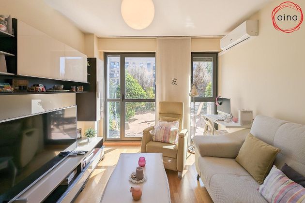 Foto 2 de Piso en venta en Buztintxuri de 2 habitaciones con terraza y garaje
