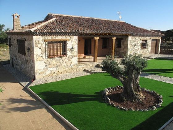 Foto 1 de Xalet en venda a Pedraza de 4 habitacions amb garatge i jardí
