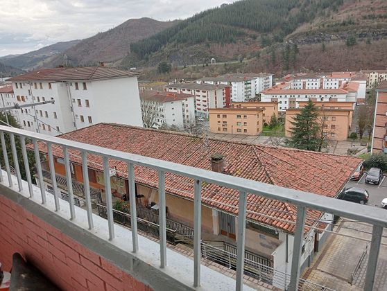 Foto 1 de Pis en venda a Arrasate o Mondragón de 2 habitacions amb balcó