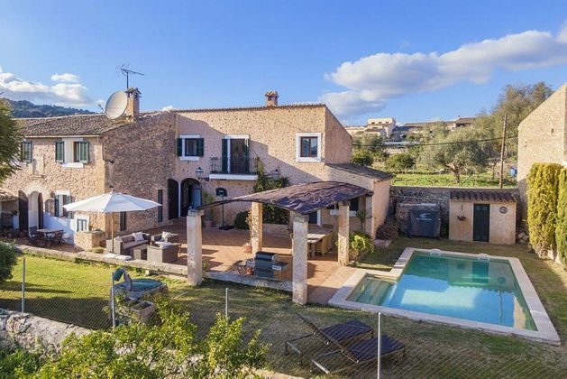 Foto 1 de Casa en venta en Santa Eugènia de 4 habitaciones con terraza y piscina