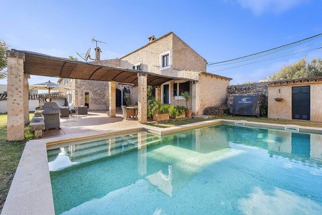 Foto 2 de Casa en venta en Santa Eugènia de 4 habitaciones con terraza y piscina
