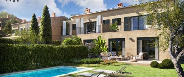Foto 1 de Venta de casa adosada en Calvià de 3 habitaciones con terraza y piscina