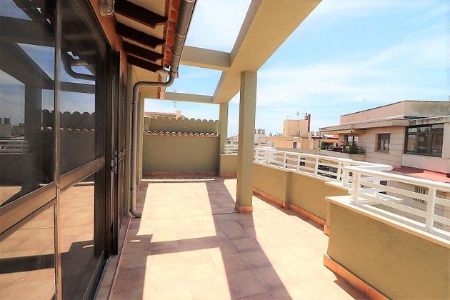 Foto 1 de Ático en alquiler en La Llotja - Sant Jaume de 3 habitaciones con terraza y balcón
