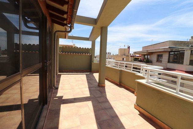 Foto 2 de Ático en alquiler en La Llotja - Sant Jaume de 3 habitaciones con terraza y balcón