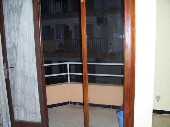 Foto 2 de Piso en venta en calle De Lisboa de 2 habitaciones con terraza y balcón