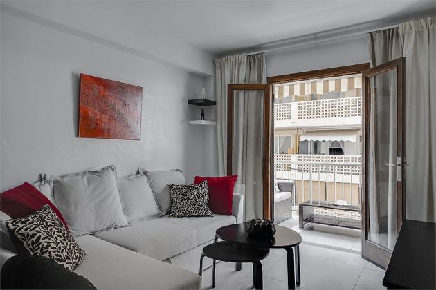 Foto 1 de Piso en venta en calle De Virgili de 2 habitaciones con terraza y balcón