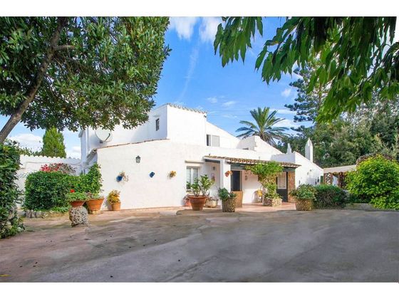 Foto 1 de Casa rural en venda a Castell (Es) de 6 habitacions amb terrassa i piscina
