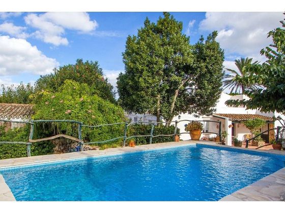 Foto 2 de Casa rural en venda a Castell (Es) de 6 habitacions amb terrassa i piscina