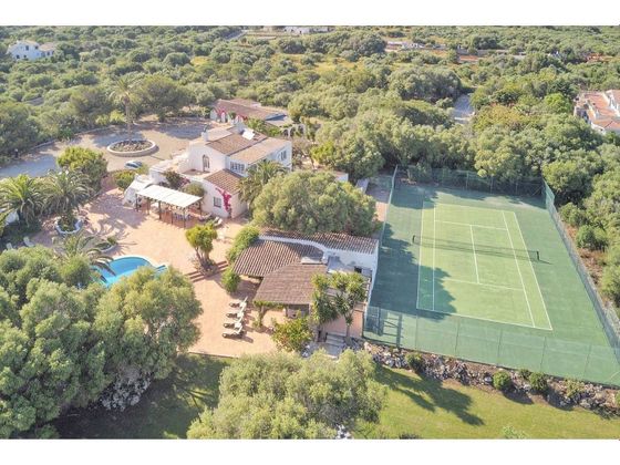 Foto 2 de Casa rural en venda a Castell (Es) de 12 habitacions amb terrassa i piscina