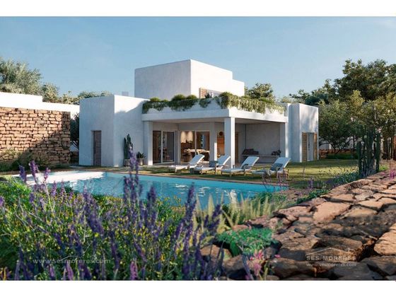 Foto 1 de Chalet en venta en Mercadal (Es) de 4 habitaciones con terraza y piscina