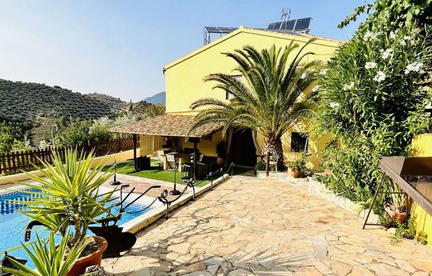 Foto 1 de Venta de casa en Iznájar de 6 habitaciones con terraza y piscina