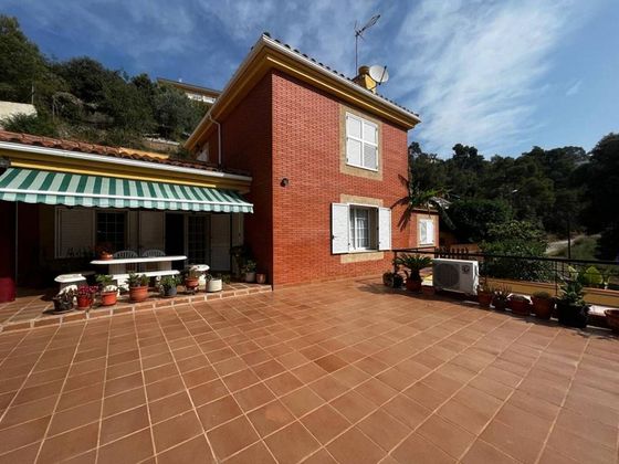 Foto 2 de Casa en venta en Santa Susanna de 5 habitaciones con terraza y garaje