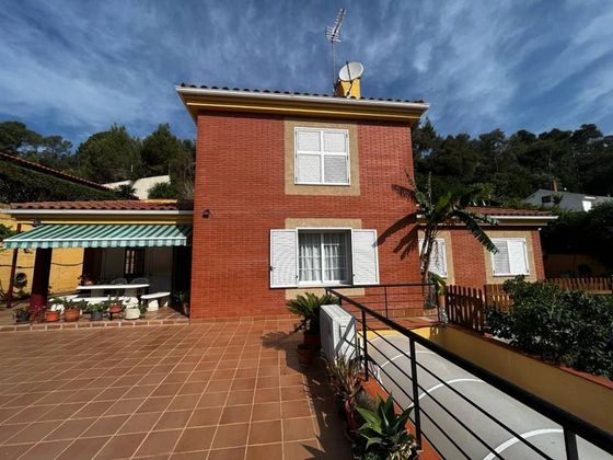 Foto 1 de Casa en venda a Santa Susanna de 5 habitacions amb terrassa i garatge