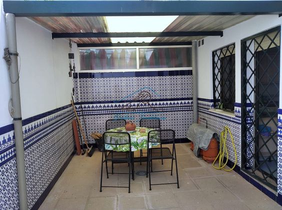 Foto 2 de Casa adossada en venda a Poniente-Norte - Miralbaida - Parque Azahara de 5 habitacions amb terrassa i mobles