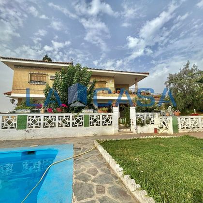 Foto 1 de Venta de casa en Rinconada (La) de 5 habitaciones con terraza y piscina