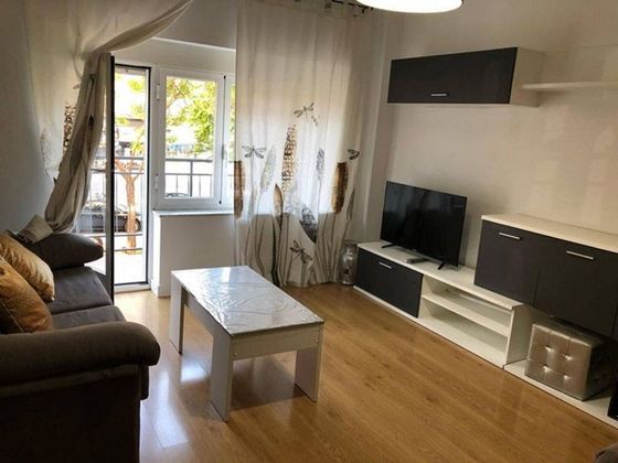 Foto 1 de Alquiler de piso en Garrido Norte - Chinchibarra de 4 habitaciones con terraza y muebles
