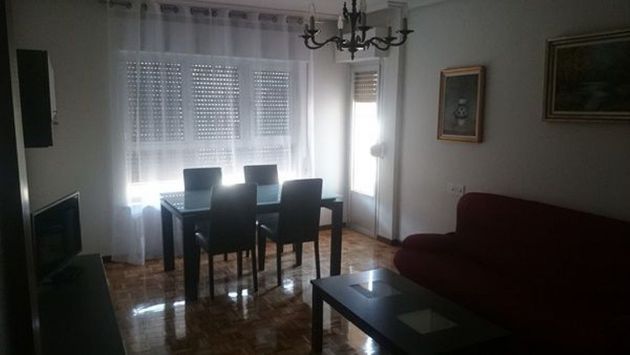 Foto 2 de Pis en lloguer a Carmelitas - San Marcos - Campillo de 3 habitacions amb terrassa i mobles