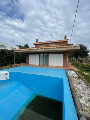 Foto 1 de Chalet en venta en Olivella de 4 habitaciones con piscina y garaje