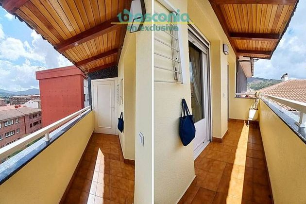 Foto 2 de Venta de piso en Basauri de 2 habitaciones con terraza y balcón