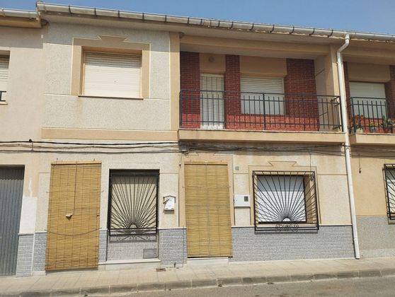 Foto 2 de Casa adossada en venda a carretera Algueña de 4 habitacions amb garatge