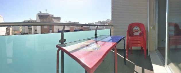 Foto 2 de Alquiler de piso en calle Oltra de 3 habitaciones con terraza y piscina