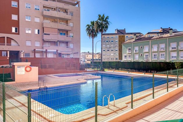 Foto 2 de Piso en alquiler en calle Llavador de 3 habitaciones con terraza y piscina