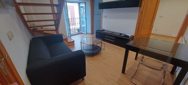 Foto 2 de Dúplex en lloguer a Palacio de 2 habitacions amb mobles i balcó