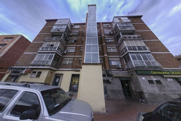 Foto 1 de Venta de piso en calle De la Virgen de la Oliva de 2 habitaciones con ascensor