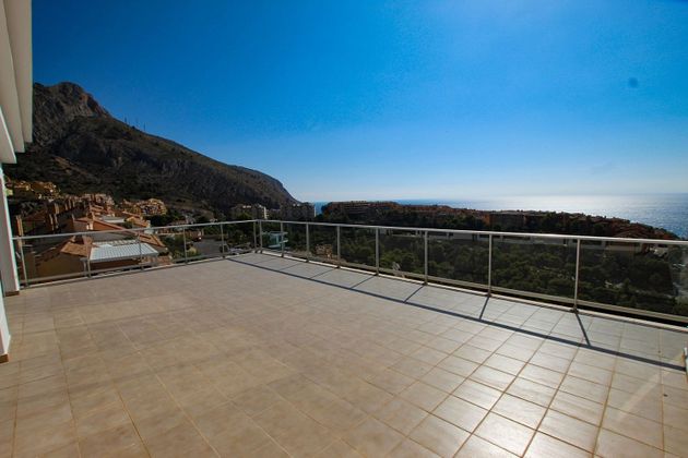 Foto 1 de Àtic en venda a Zona de Mascarat de 2 habitacions amb terrassa i piscina