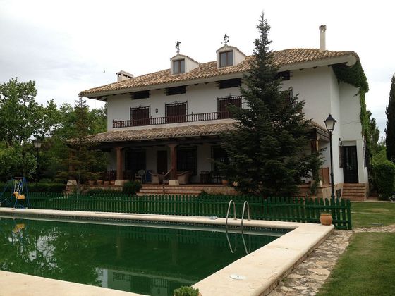Foto 1 de Venta de chalet en Hermanos Falcó - Sepulcro Bolera de 7 habitaciones con terraza y piscina