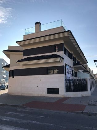 Foto 1 de Venta de casa adosada en Hermanos Falcó - Sepulcro Bolera de 4 habitaciones con terraza y piscina
